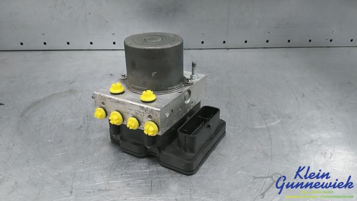 Begagnade ABS-pump Renault Zoe Pris € 64,00 Marginaltabell erbjuds av Klein Gunnewiek Autodemontage & Motorentechniek