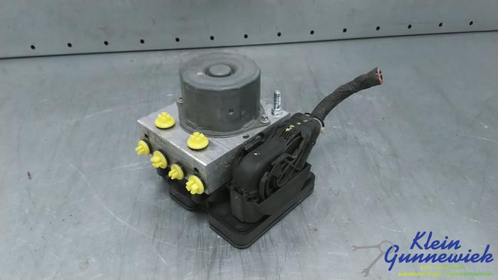 Usagé Bloc ABS Renault Twingo Prix € 28,00 Règlement à la marge proposé par Klein Gunnewiek Autodemontage & Motorentechniek