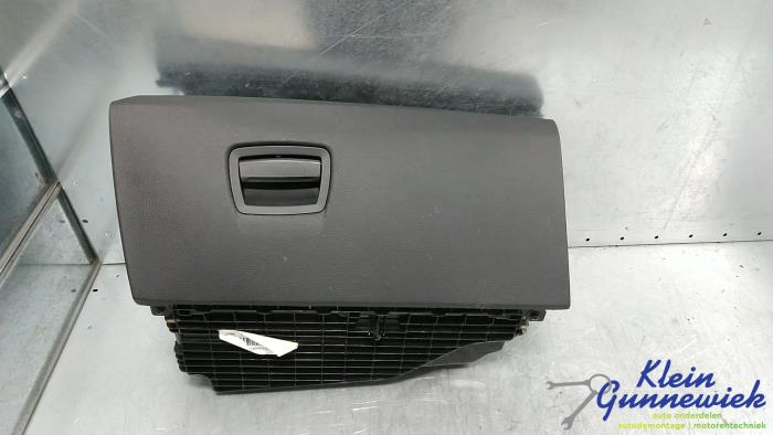 Begagnade Handskfack BMW 5-Serie Pris € 30,00 Marginaltabell erbjuds av Klein Gunnewiek Autodemontage & Motorentechniek