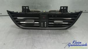 Begagnade Luftmunstycke, instrumentbräda Ford Focus Pris € 35,00 Marginaltabell erbjuds av Klein Gunnewiek Autodemontage & Motorentechniek