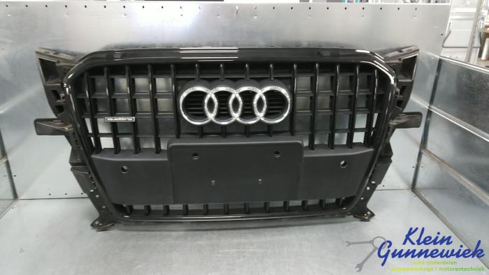 Używane Grill Audi Q5 Cena € 245,00 Procedura marży oferowane przez Klein Gunnewiek Autodemontage & Motorentechniek