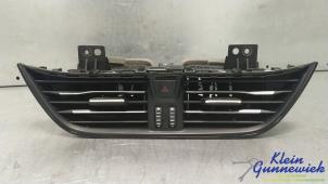 Begagnade Luftmunstycke, instrumentbräda Ford Focus Pris € 35,00 Marginaltabell erbjuds av Klein Gunnewiek Autodemontage & Motorentechniek