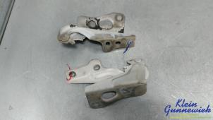 Begagnade Gångjärn, motorhuv Seat Ibiza Pris € 25,00 Marginaltabell erbjuds av Klein Gunnewiek Autodemontage & Motorentechniek