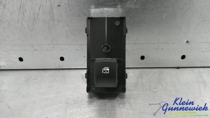 Usados Interruptor de ventanilla eléctrica Kia Sportage Precio € 34,00 Norma de margen ofrecido por Klein Gunnewiek Autodemontage & Motorentechniek