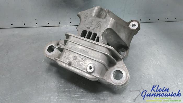 Usagé Support boîte de vitesses Ford Focus Prix € 67,00 Règlement à la marge proposé par Klein Gunnewiek Autodemontage & Motorentechniek