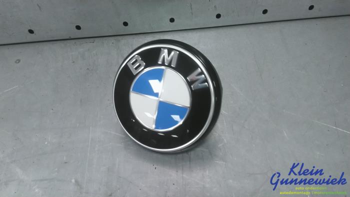 Używane Emblemat BMW 2-Serie Cena € 24,00 Procedura marży oferowane przez Klein Gunnewiek Autodemontage & Motorentechniek