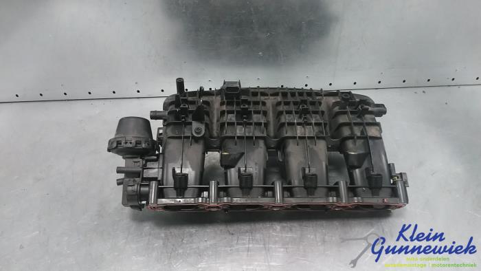 Używane Kolektor dolotowy Volkswagen Passat Cena € 117,00 Procedura marży oferowane przez Klein Gunnewiek Autodemontage & Motorentechniek