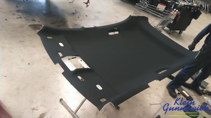 Headlining from a Mercedes A-Klasse 2023