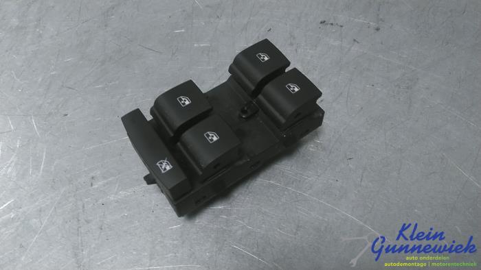 Usados Interruptor combinado de ventanillas Opel Astra Precio € 21,00 Norma de margen ofrecido por Klein Gunnewiek Autodemontage & Motorentechniek