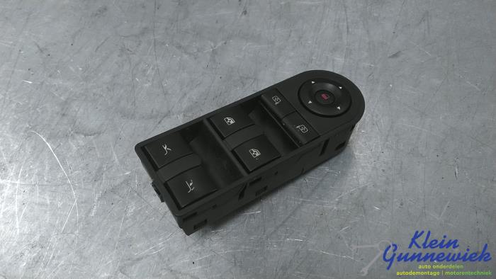 Usados Interruptor combinado de ventanillas Opel Tigra Precio € 86,00 Norma de margen ofrecido por Klein Gunnewiek Autodemontage & Motorentechniek