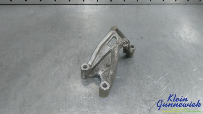Usagé Support dynamo bas Volkswagen Crafter Prix € 20,00 Règlement à la marge proposé par Klein Gunnewiek Autodemontage & Motorentechniek