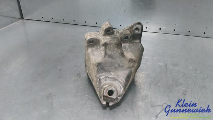 Used Engine mount Mercedes CLS-Klasse Price € 25,00 Margin scheme offered by Klein Gunnewiek Autodemontage & Motorentechniek