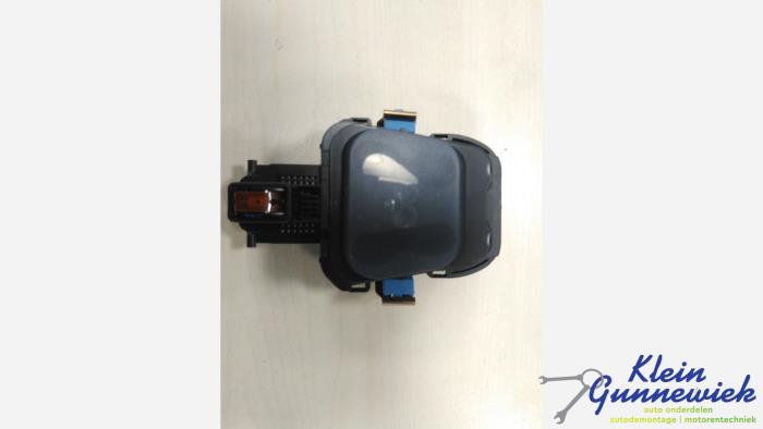 Begagnade Regnsensor Mercedes E-Klasse Pris € 35,00 Marginaltabell erbjuds av Klein Gunnewiek Autodemontage & Motorentechniek