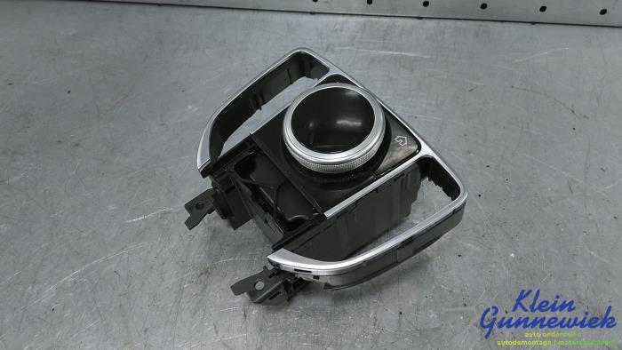 Begagnade MMI-brytare Mercedes E-Klasse Pris € 82,00 Marginaltabell erbjuds av Klein Gunnewiek Autodemontage & Motorentechniek
