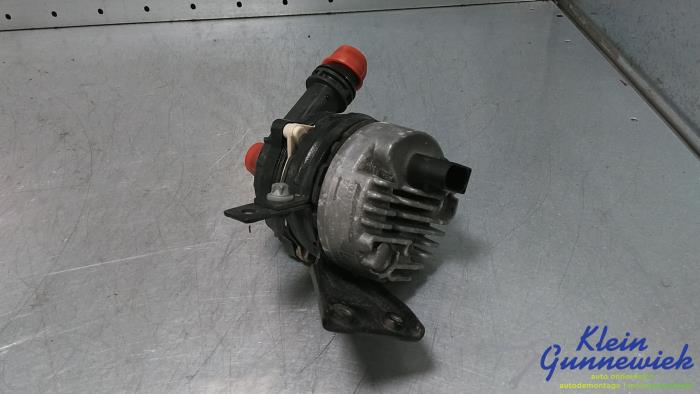 Begagnade Vattenpump Mercedes E-Klasse Pris € 126,00 Marginaltabell erbjuds av Klein Gunnewiek Autodemontage & Motorentechniek