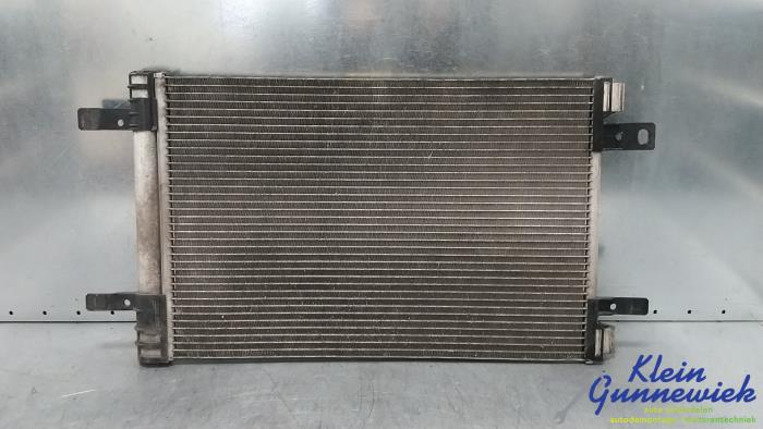 Usagé Condenseur de climatisation Opel Vivaro Prix € 45,00 Règlement à la marge proposé par Klein Gunnewiek Autodemontage & Motorentechniek