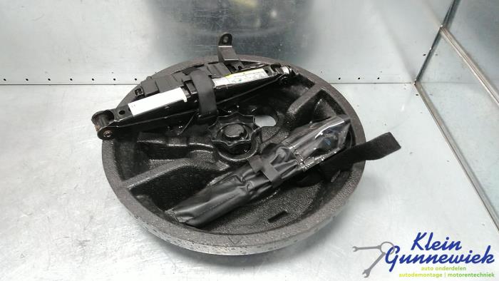 Używane Zestaw narzedzi Audi A3 Cena € 40,00 Procedura marży oferowane przez Klein Gunnewiek Autodemontage & Motorentechniek