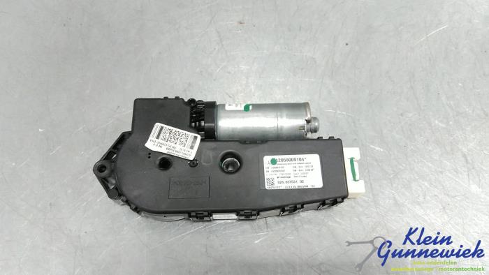 Używane Silnik szyberdachu Mercedes GLC-Klasse Cena € 145,00 Procedura marży oferowane przez Klein Gunnewiek Autodemontage & Motorentechniek