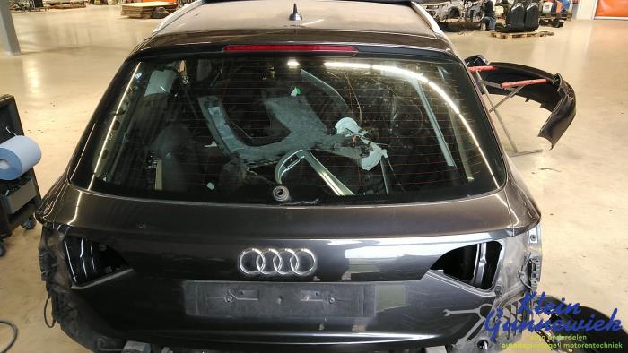 Używane Tylna klapa Audi A4 Cena € 225,00 Procedura marży oferowane przez Klein Gunnewiek Autodemontage & Motorentechniek