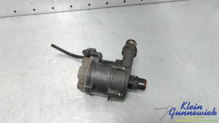 Używane Pompa wodna BMW 5-Serie Cena € 57,00 Procedura marży oferowane przez Klein Gunnewiek Autodemontage & Motorentechniek