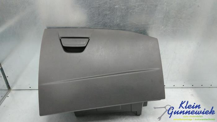 Begagnade Handskfack Ford Focus Pris € 33,00 Marginaltabell erbjuds av Klein Gunnewiek Autodemontage & Motorentechniek
