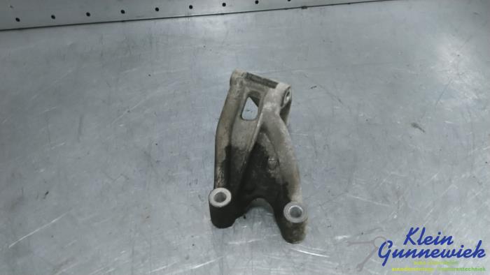 Usagé Support dynamo bas Volkswagen Crafter Prix € 20,00 Règlement à la marge proposé par Klein Gunnewiek Autodemontage & Motorentechniek