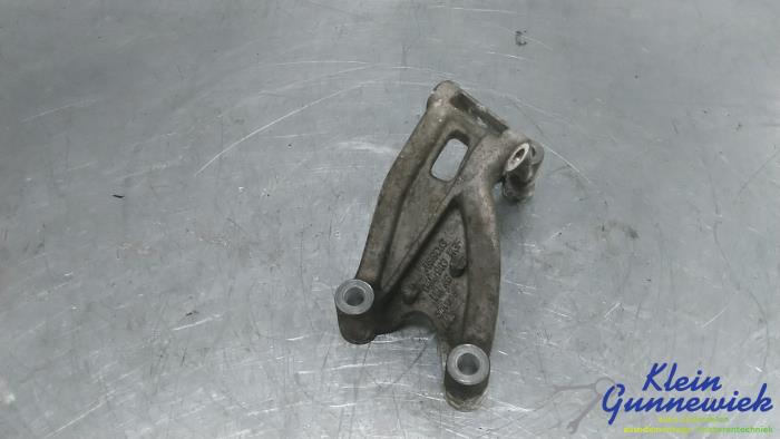 Usagé Support dynamo bas Volkswagen Crafter Prix € 20,00 Règlement à la marge proposé par Klein Gunnewiek Autodemontage & Motorentechniek