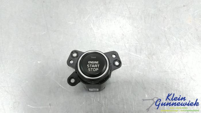 Używane Przelacznik Start/Stop Kia Sportage Cena € 30,00 Procedura marży oferowane przez Klein Gunnewiek Autodemontage & Motorentechniek