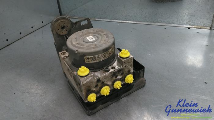 Used ABS pump Volkswagen E-Golf Price € 42,00 Margin scheme offered by Klein Gunnewiek Autodemontage & Motorentechniek