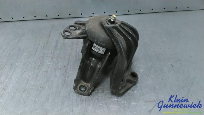 Used Engine mount Kia Sportage Price € 75,00 Margin scheme offered by Klein Gunnewiek Autodemontage & Motorentechniek