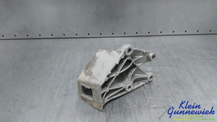 Usagé Support moteur BMW 3-Série Prix € 32,00 Règlement à la marge proposé par Klein Gunnewiek Autodemontage & Motorentechniek