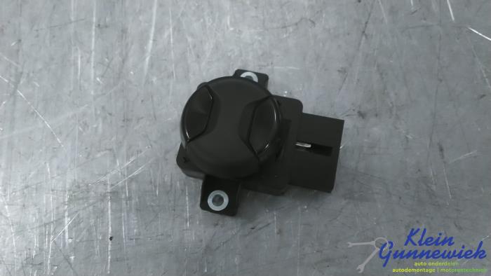 Używane Przelacznik Cupra Formentor Cena € 29,00 Procedura marży oferowane przez Klein Gunnewiek Autodemontage & Motorentechniek