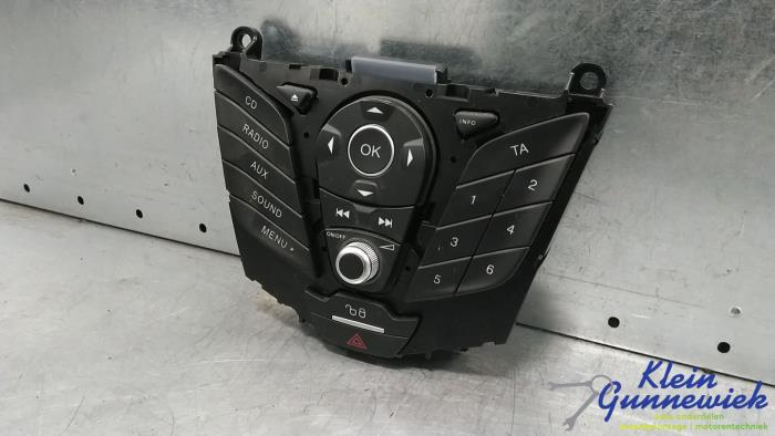 Używane Panel obslugi radia Ford B-Max Cena € 44,00 Procedura marży oferowane przez Klein Gunnewiek Autodemontage & Motorentechniek
