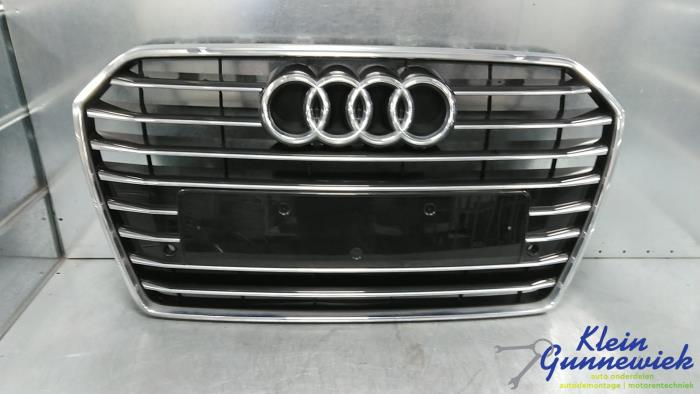 Używane Grill Audi A6 Cena € 361,00 Procedura marży oferowane przez Klein Gunnewiek Autodemontage & Motorentechniek