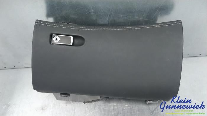 Begagnade Handskfack Mercedes AMG GT Pris € 275,00 Marginaltabell erbjuds av Klein Gunnewiek Autodemontage & Motorentechniek