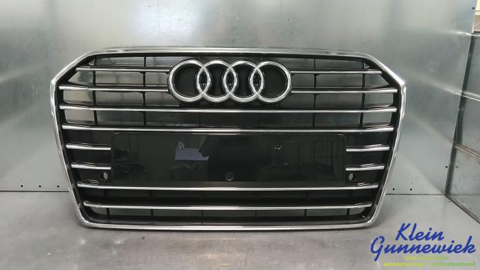 Używane Grill Audi A6 Cena € 361,00 Procedura marży oferowane przez Klein Gunnewiek Autodemontage & Motorentechniek
