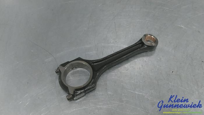 Używane Korbowód Mercedes C-Klasse Cena € 75,00 Procedura marży oferowane przez Klein Gunnewiek Autodemontage & Motorentechniek