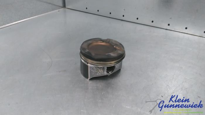 Usagé Piston Mercedes C-Klasse Prix € 67,00 Règlement à la marge proposé par Klein Gunnewiek Autodemontage & Motorentechniek