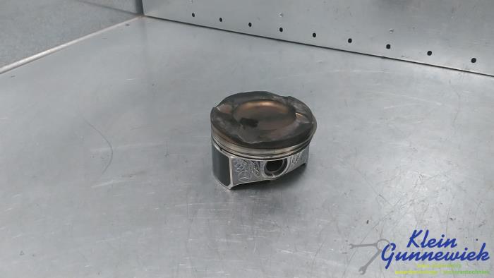 Usagé Piston Mercedes C-Klasse Prix € 67,00 Règlement à la marge proposé par Klein Gunnewiek Autodemontage & Motorentechniek