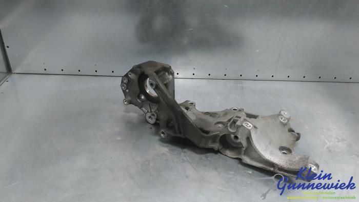 Usagé Support dynamo bas Volkswagen Touran Prix € 25,00 Règlement à la marge proposé par Klein Gunnewiek Autodemontage & Motorentechniek