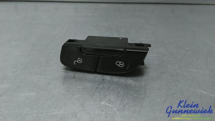 Używane Przelacznik Porsche Panamera Cena € 25,00 Procedura marży oferowane przez Klein Gunnewiek Autodemontage & Motorentechniek