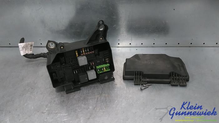 Begagnade Säkringsbox Mercedes E-Klasse Pris € 41,00 Marginaltabell erbjuds av Klein Gunnewiek Autodemontage & Motorentechniek