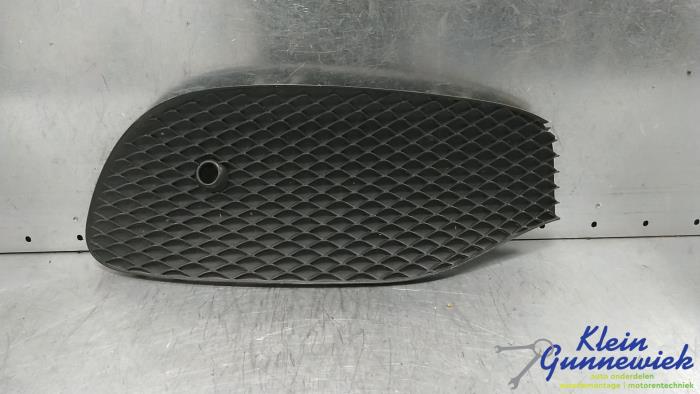 Begagnade Stötfångargrill Mercedes E-Klasse Pris € 20,00 Marginaltabell erbjuds av Klein Gunnewiek Autodemontage & Motorentechniek