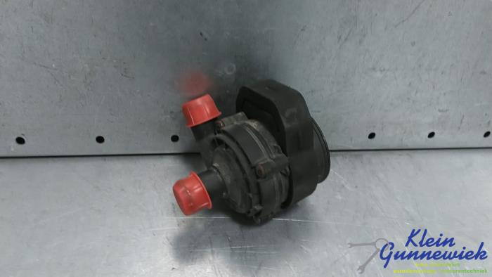 Begagnade Vattenpump Mercedes E-Klasse Pris € 76,00 Marginaltabell erbjuds av Klein Gunnewiek Autodemontage & Motorentechniek