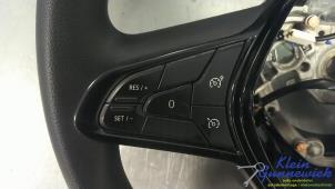 Used Steering wheel Renault Trafic Price € 135,00 Margin scheme offered by Klein Gunnewiek Autodemontage & Motorentechniek