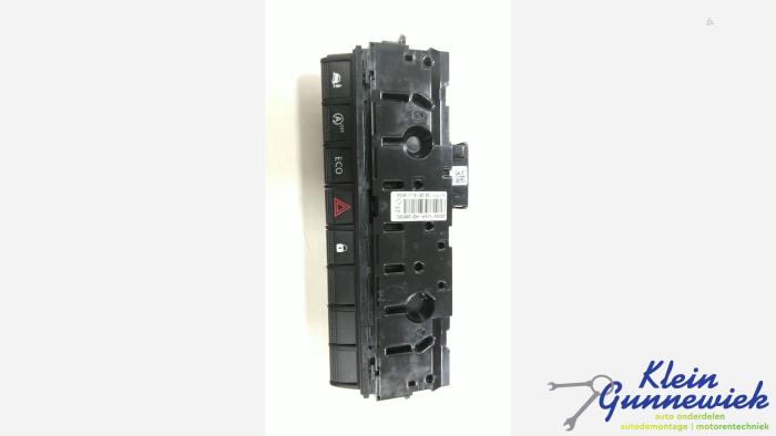 Używane Przelacznik Renault Trafic Cena € 33,00 Procedura marży oferowane przez Klein Gunnewiek Autodemontage & Motorentechniek