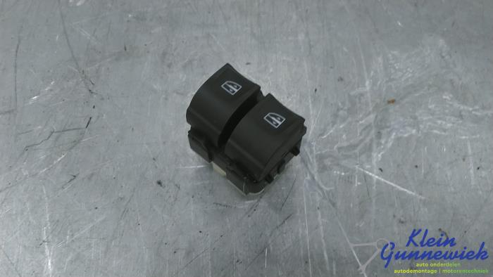 Używane Przelacznik combi okienny Renault Zoe Cena € 20,00 Procedura marży oferowane przez Klein Gunnewiek Autodemontage & Motorentechniek