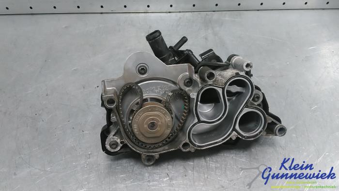 Używane Pompa wodna Volkswagen E-Golf Cena € 22,00 Procedura marży oferowane przez Klein Gunnewiek Autodemontage & Motorentechniek