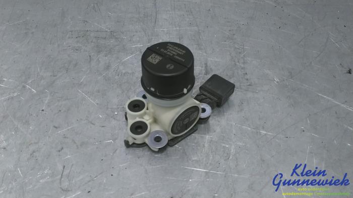 Begagnade AdBlue-pump Seat Alhambra Pris € 124,00 Marginaltabell erbjuds av Klein Gunnewiek Autodemontage & Motorentechniek