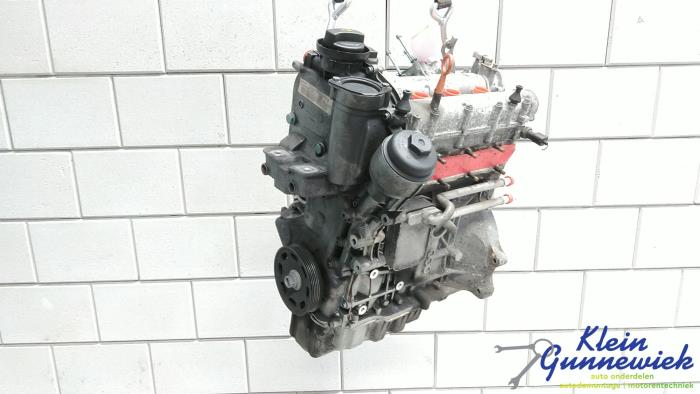 Motor van een Volkswagen Golf 2004